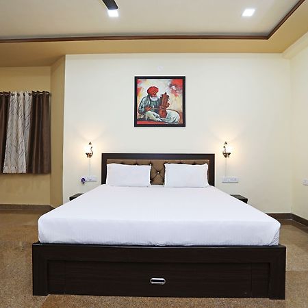 Oyo 9428 Hill View Room Goverdhan Vilas Udaipur Exterior photo