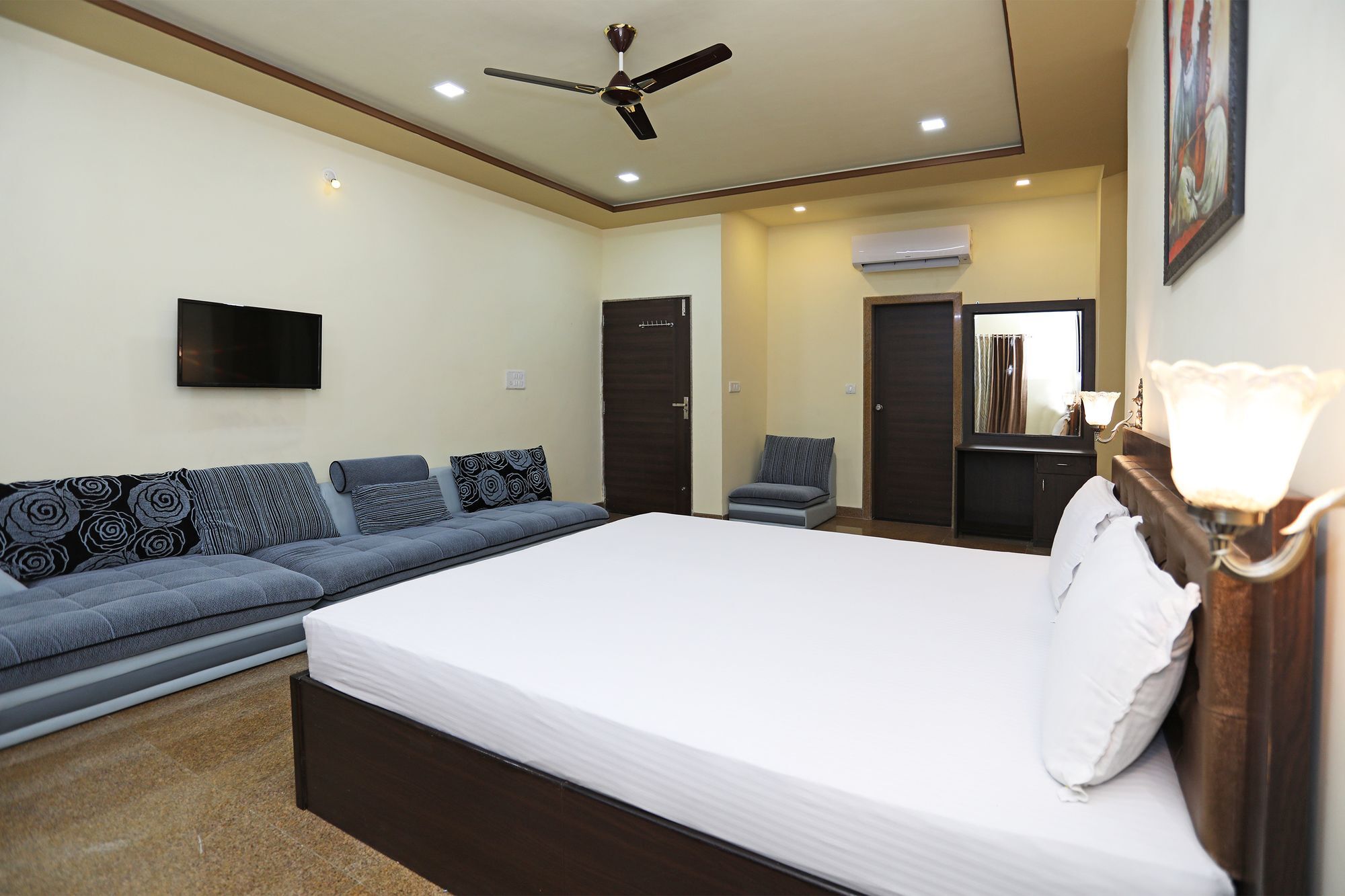 Oyo 9428 Hill View Room Goverdhan Vilas Udaipur Exterior photo