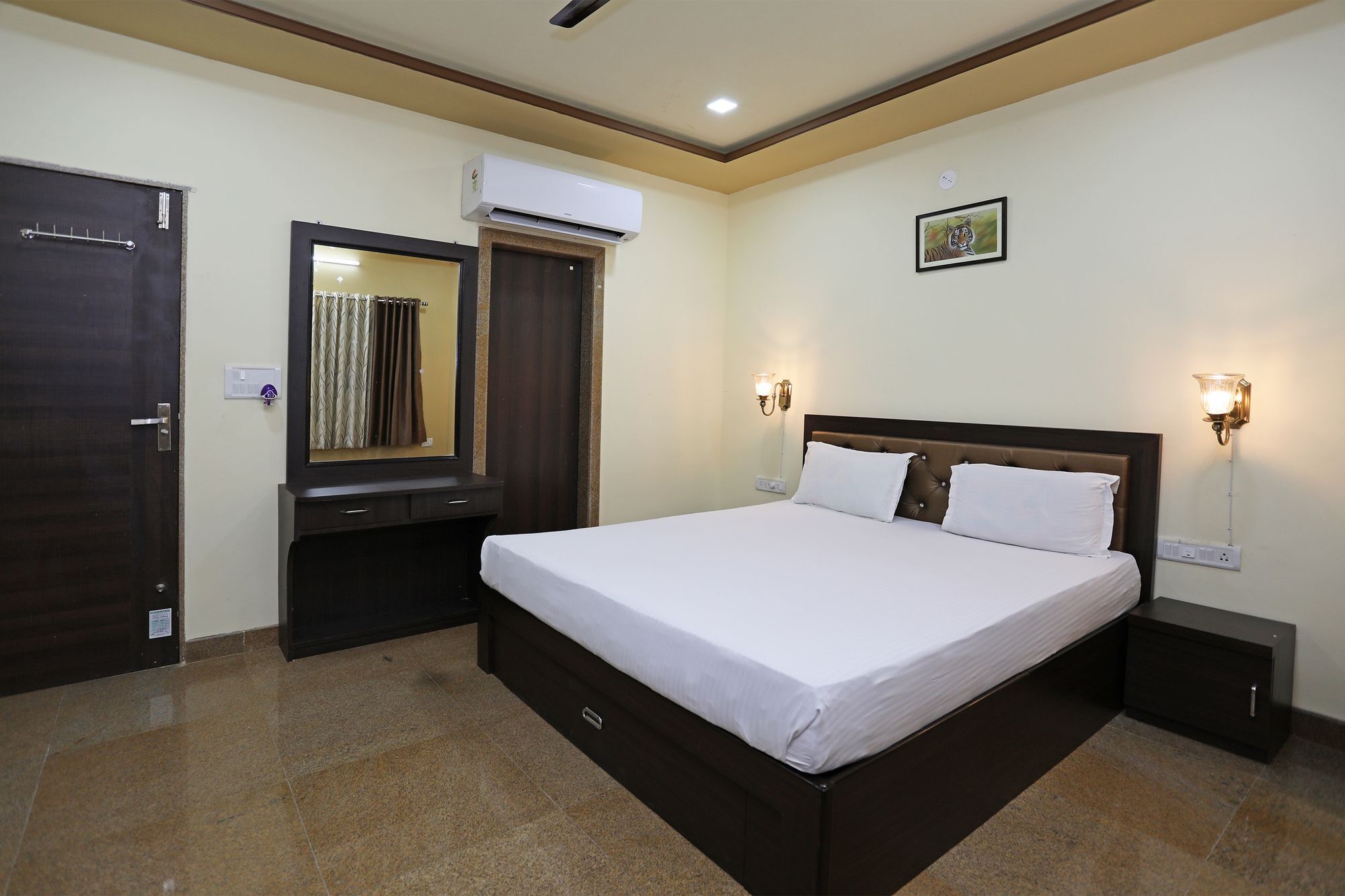 Oyo 9428 Hill View Room Goverdhan Vilas Udaipur Exterior photo