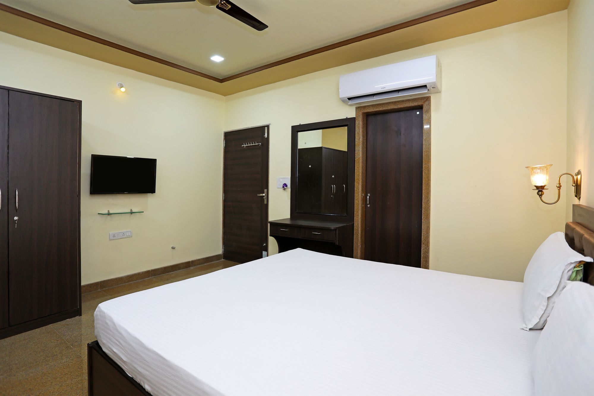 Oyo 9428 Hill View Room Goverdhan Vilas Udaipur Exterior photo